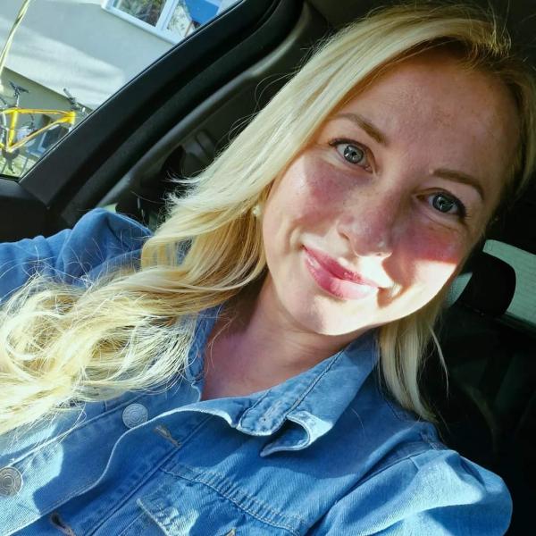 Dana (34)