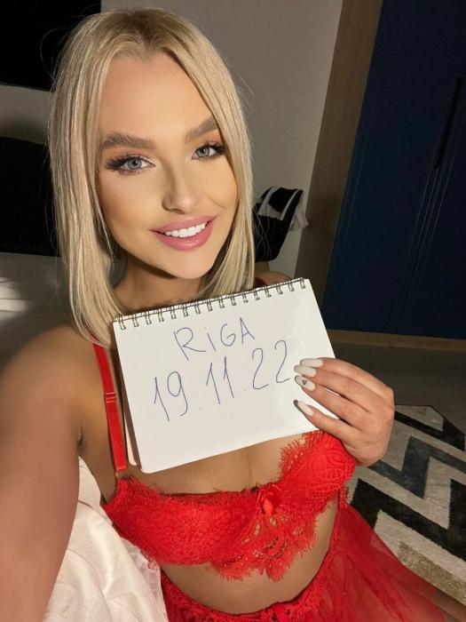Amanda (23)