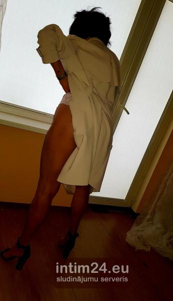 Bella (43)