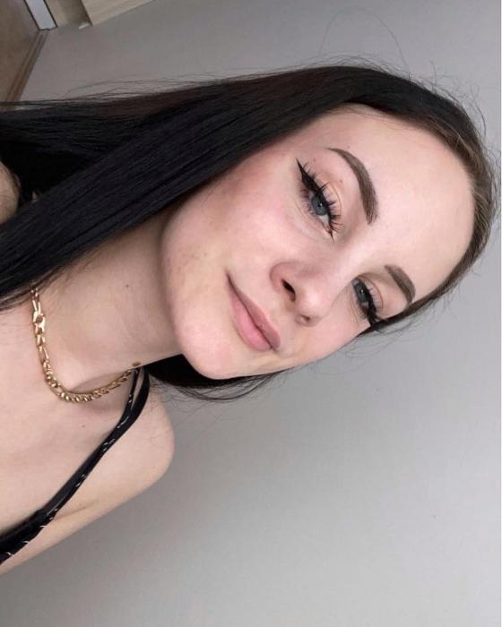 Karina (19)