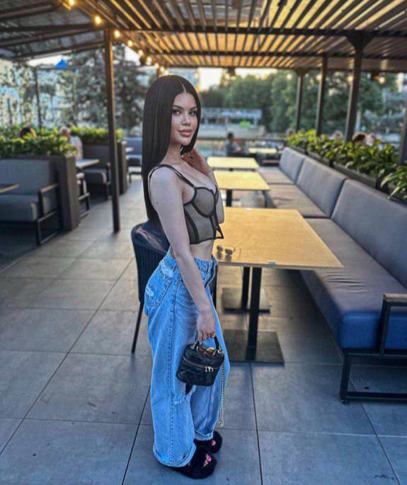 Emi (21)