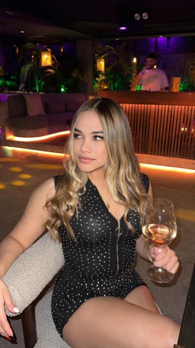 Ella (23)