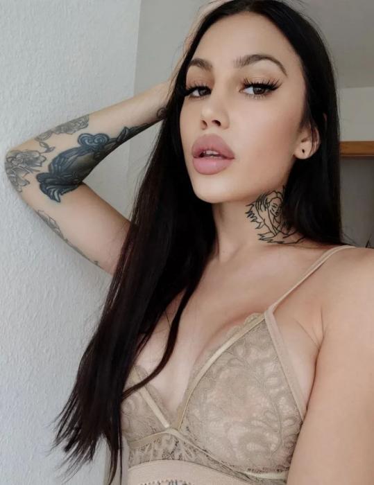 Alina (23)