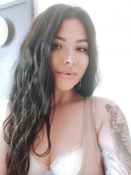 Emily (27)