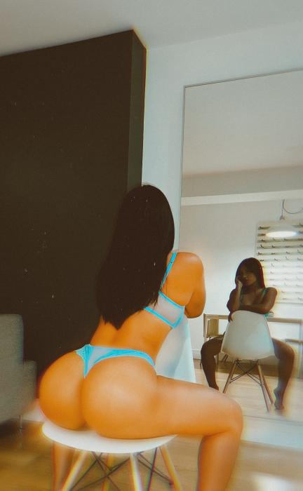 Zoe (24)