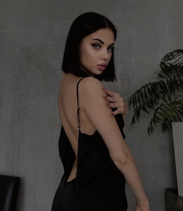 Ella (20)