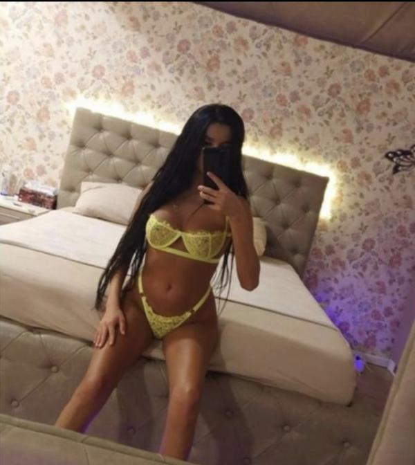 Ava (22)