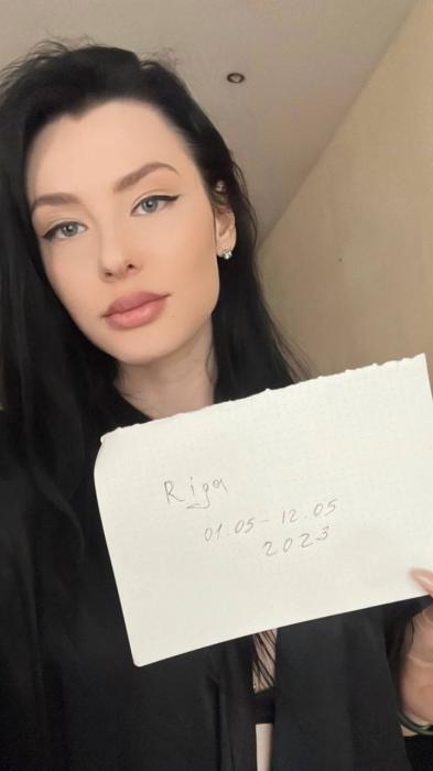 Amina (21)