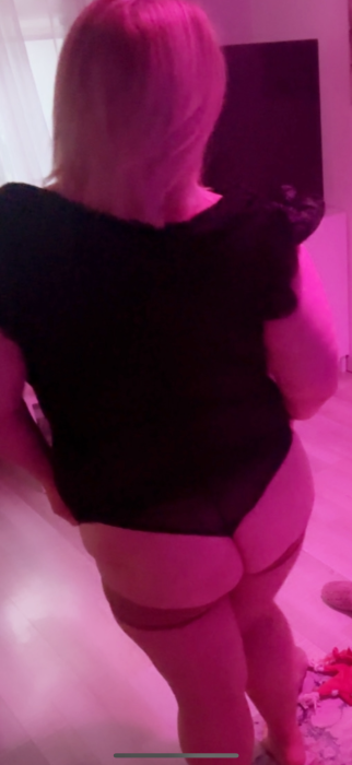 Alice  (32)