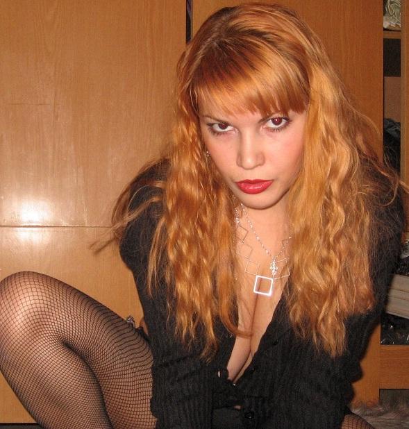 Dina (35)