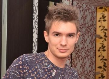 Alex (28)