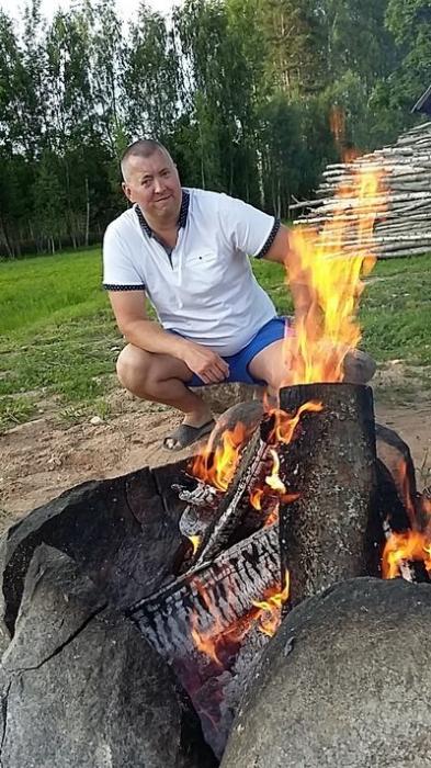 M (40)