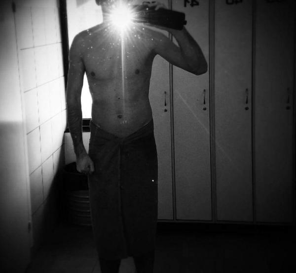 V (29)