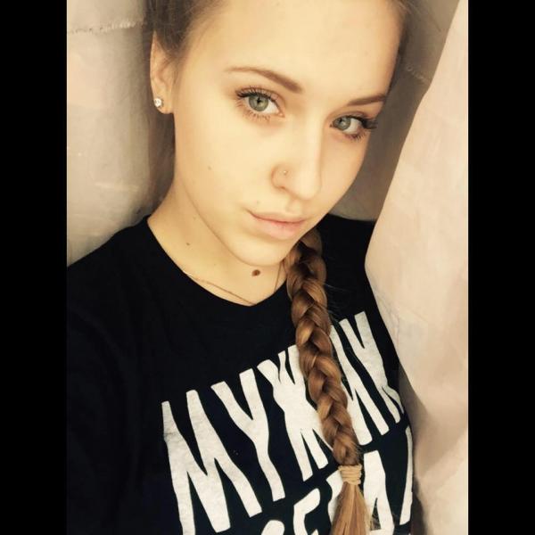 Veronika (19)