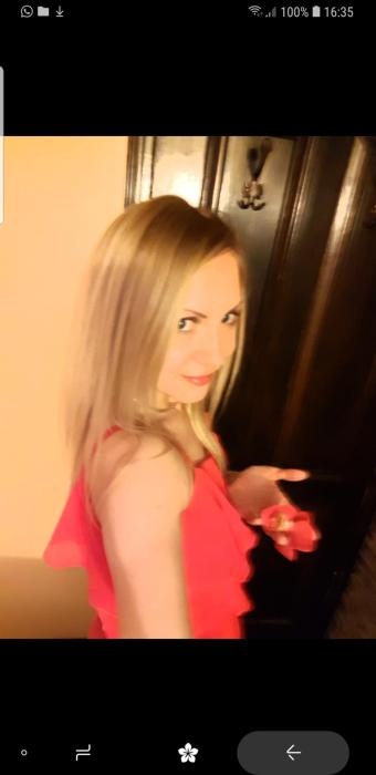 Julia (35)