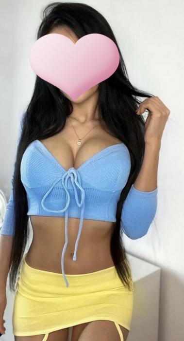 Amina (28)