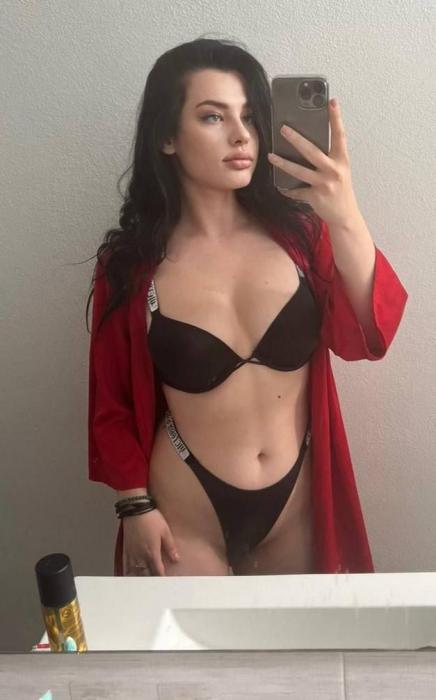 Amina (21)
