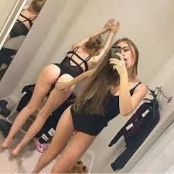 Две девушки
