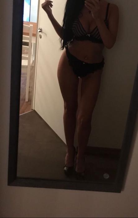 Amanda (33)
