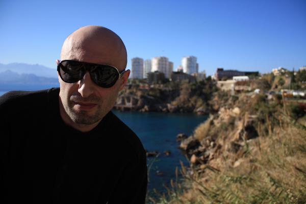 Viktor (42)