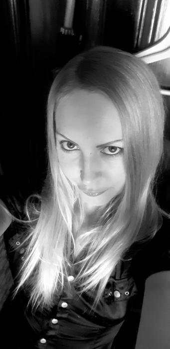 julia (30)