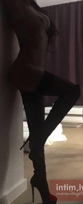 Dana (28)