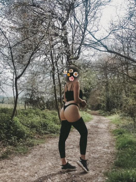 Kat (25)