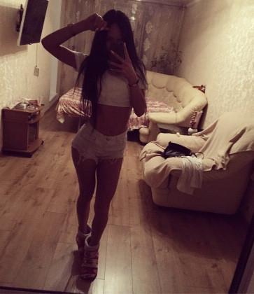 Karina (27)