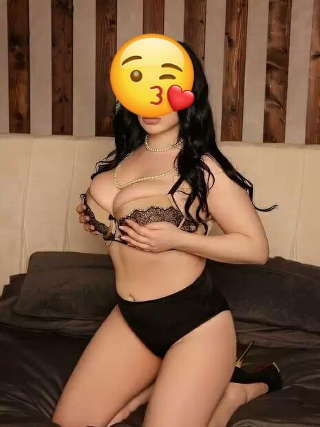 Laura (35)