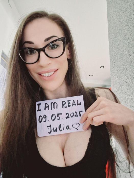 JULIA TANTRA (34)