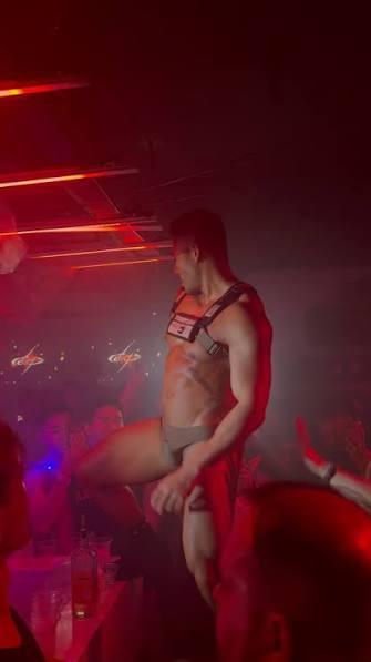 PARTY (35)
