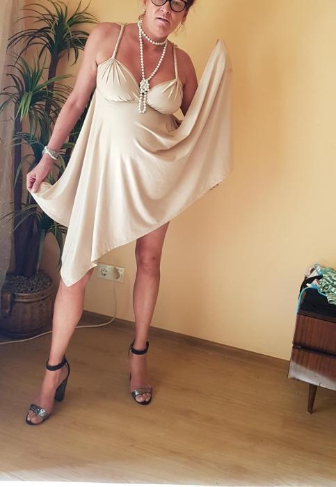 Izabella (45)