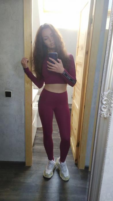 Eva (24)