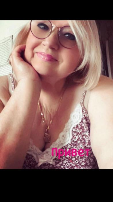 Nina (44)