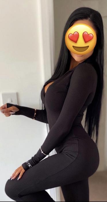 Karina (28)