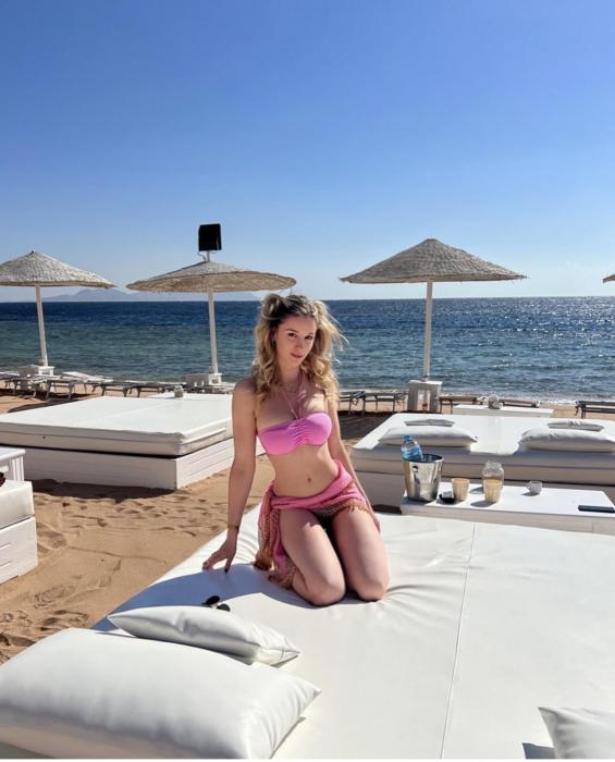 Kate (23)