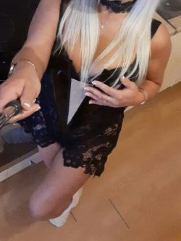 Laura (28)