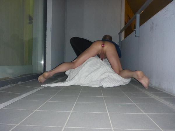 Angela (28)