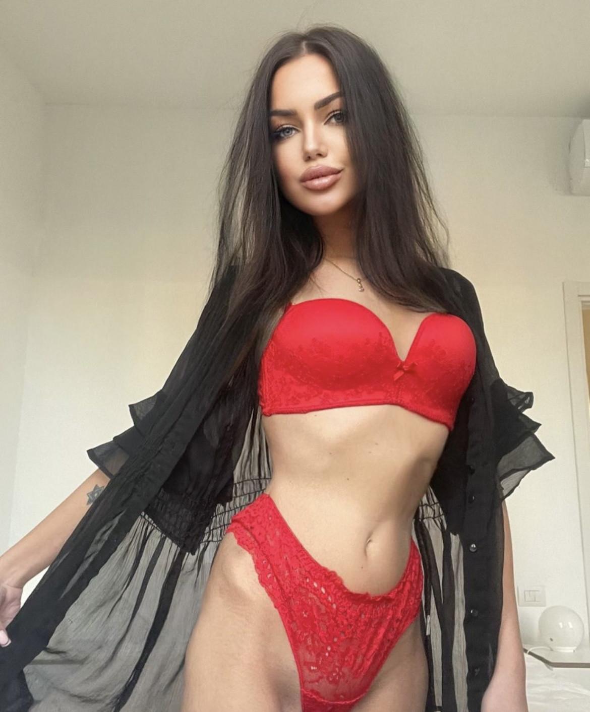 Eva (24)
