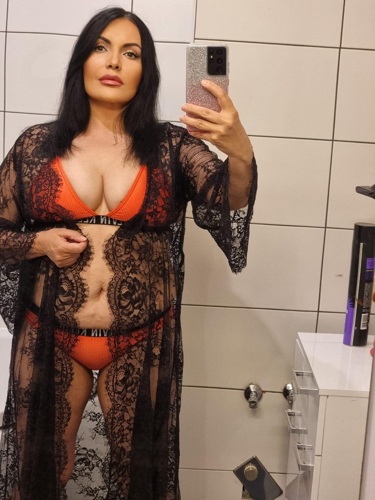 Oksana (40)