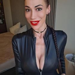 MISTRESS JULIA