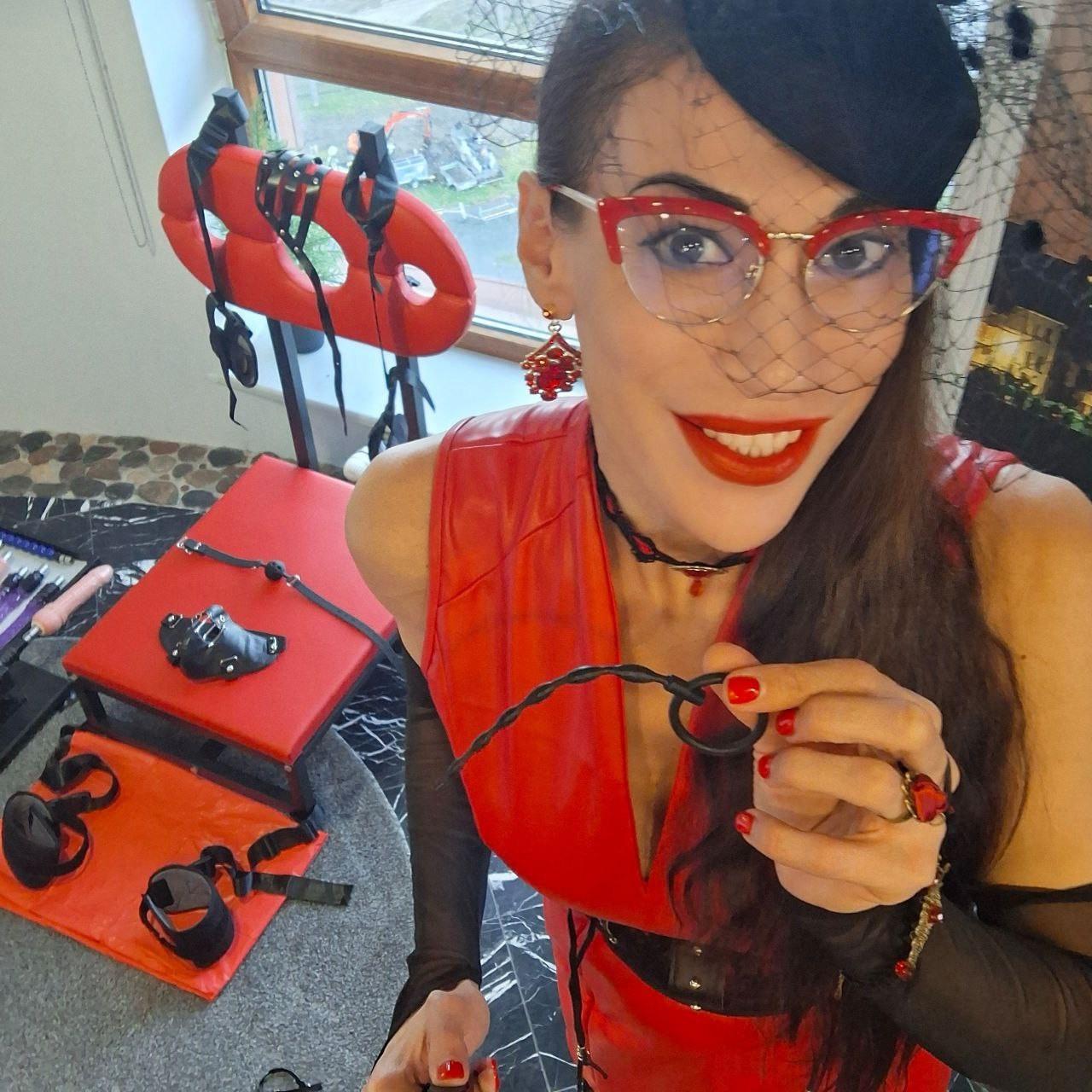 Mistress Julia (34)