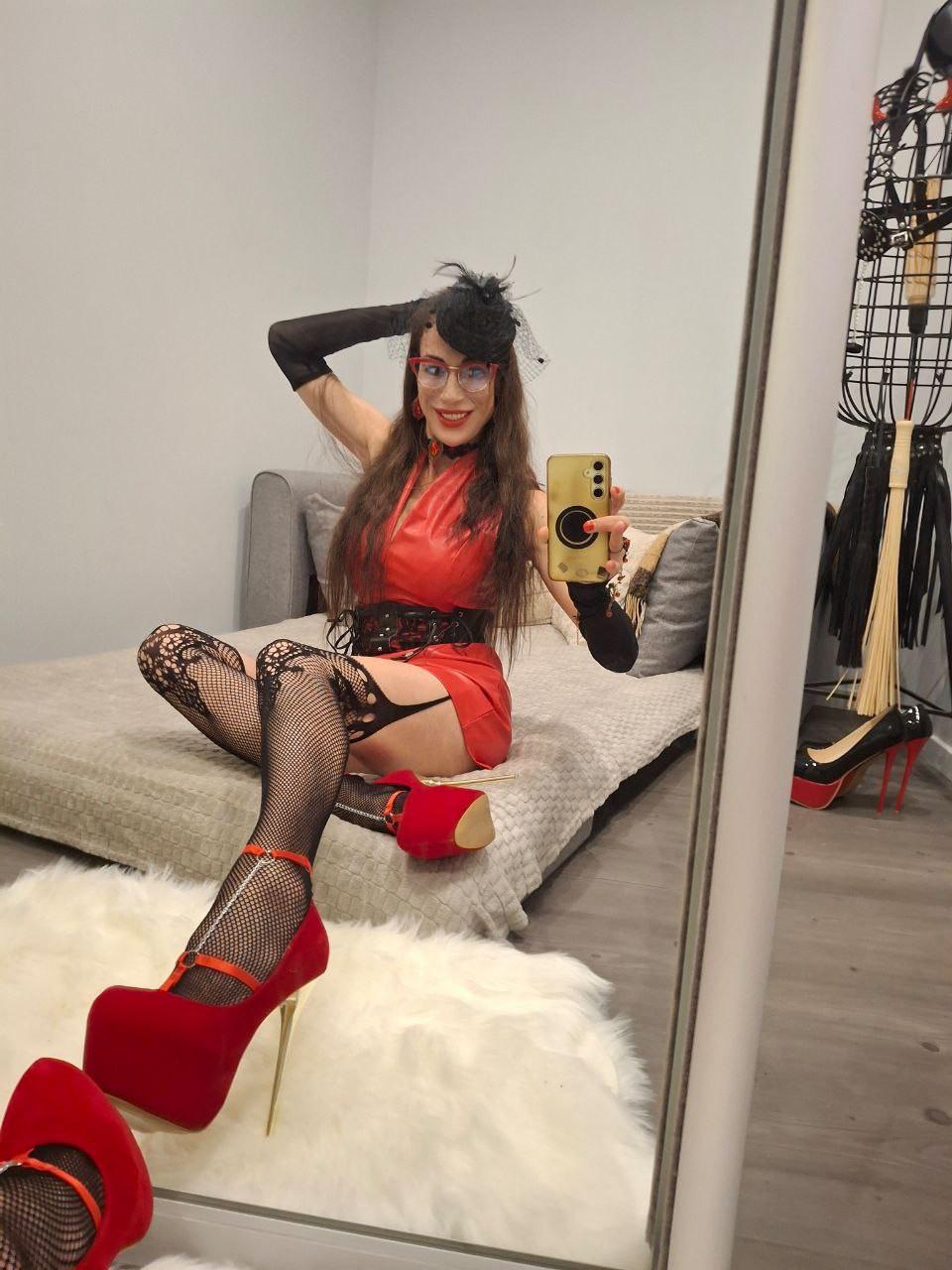 Mistress Julia (34)