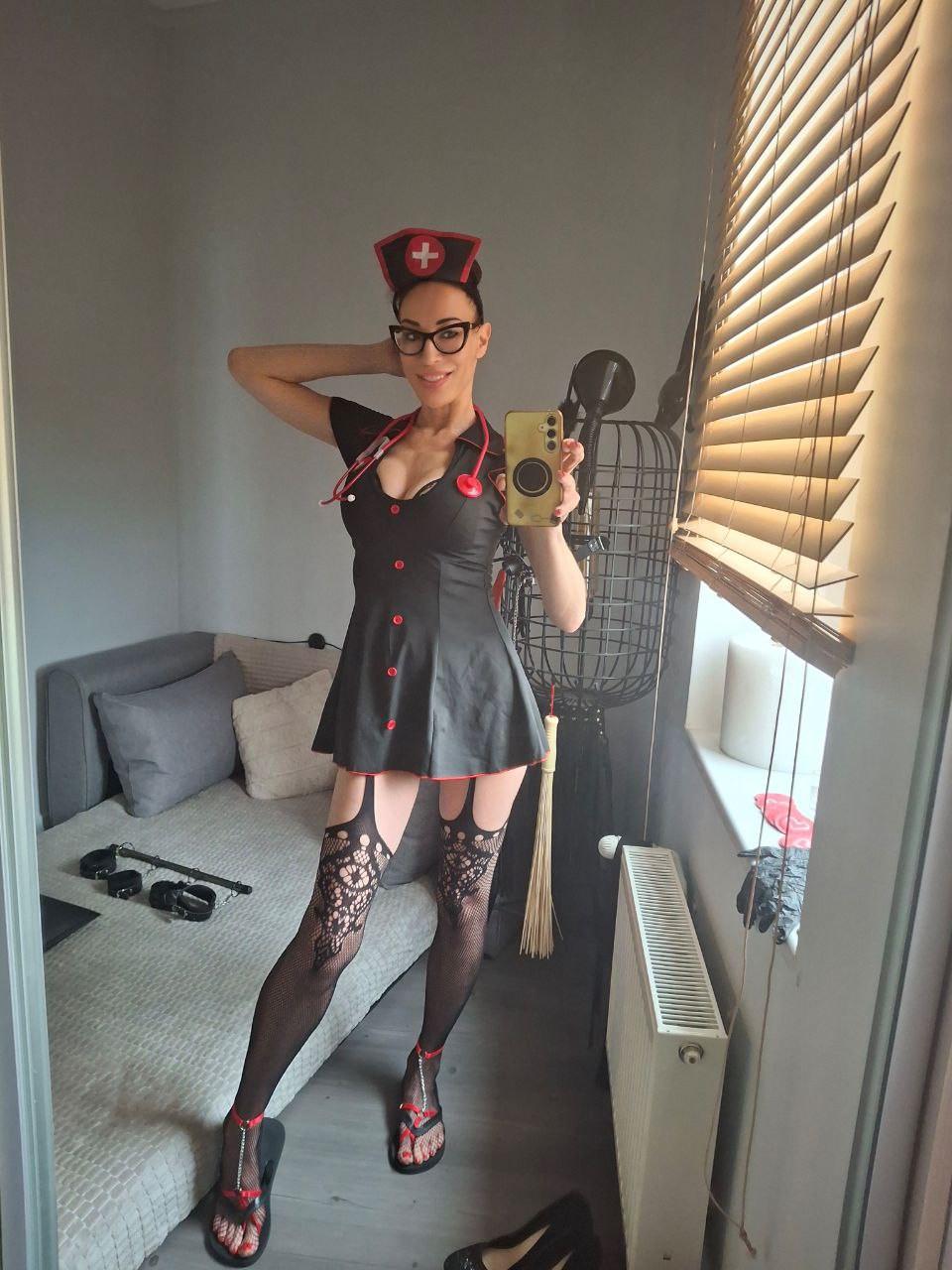 Mistress Julia (34)