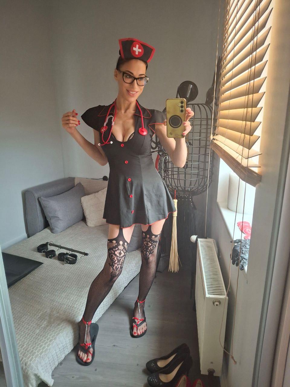 Mistress Julia (34)