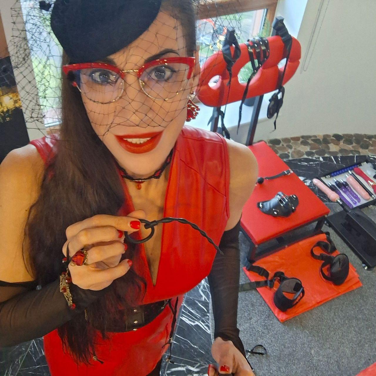 Mistress Julia (34)