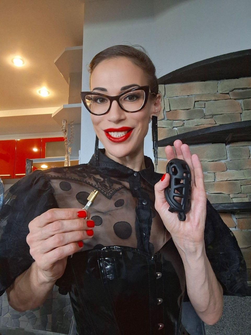 MISTRESS JULIA (34)